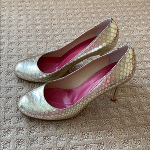 Metallic gold Kate Spade heels.